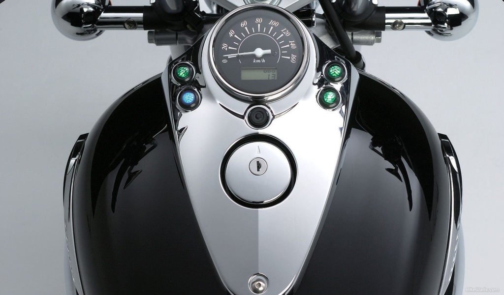 Красивый мотоцикл в москве Suzuki Marauder 125