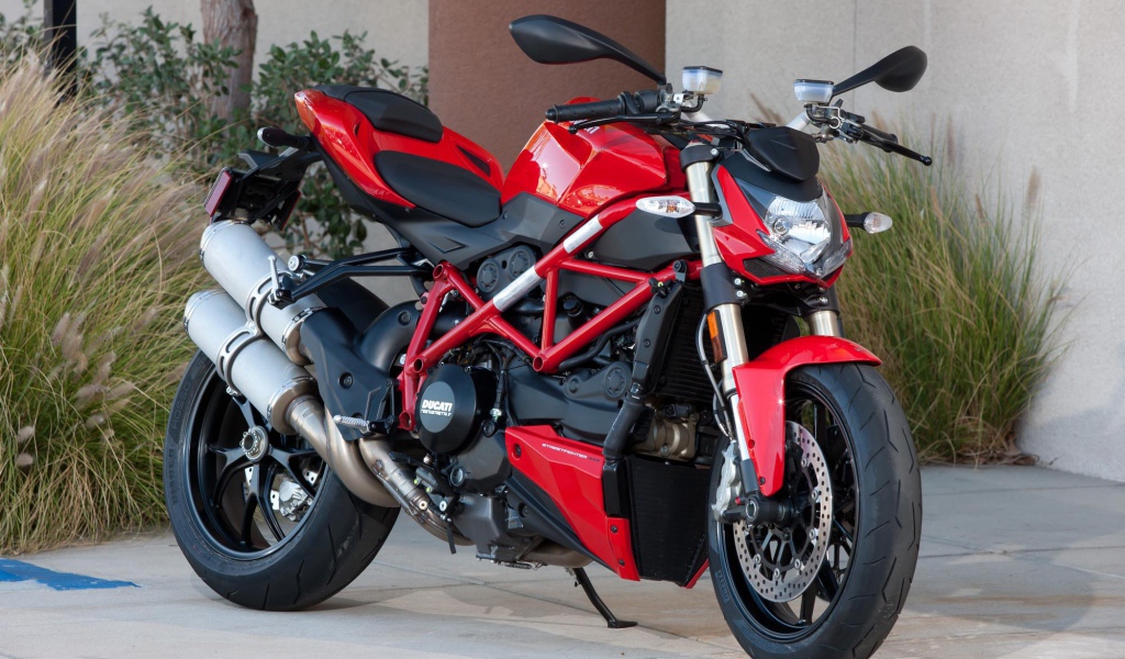 Мотоцикл модели Ducati Streetfighter 848
