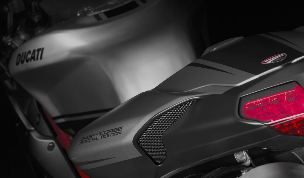 Мотоцикл модели Ducati Superbike 848 Evo