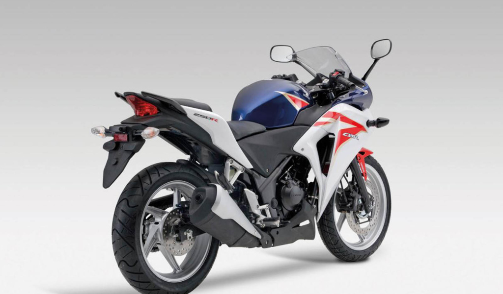 Мотоцикл модели Honda CBR 250 R