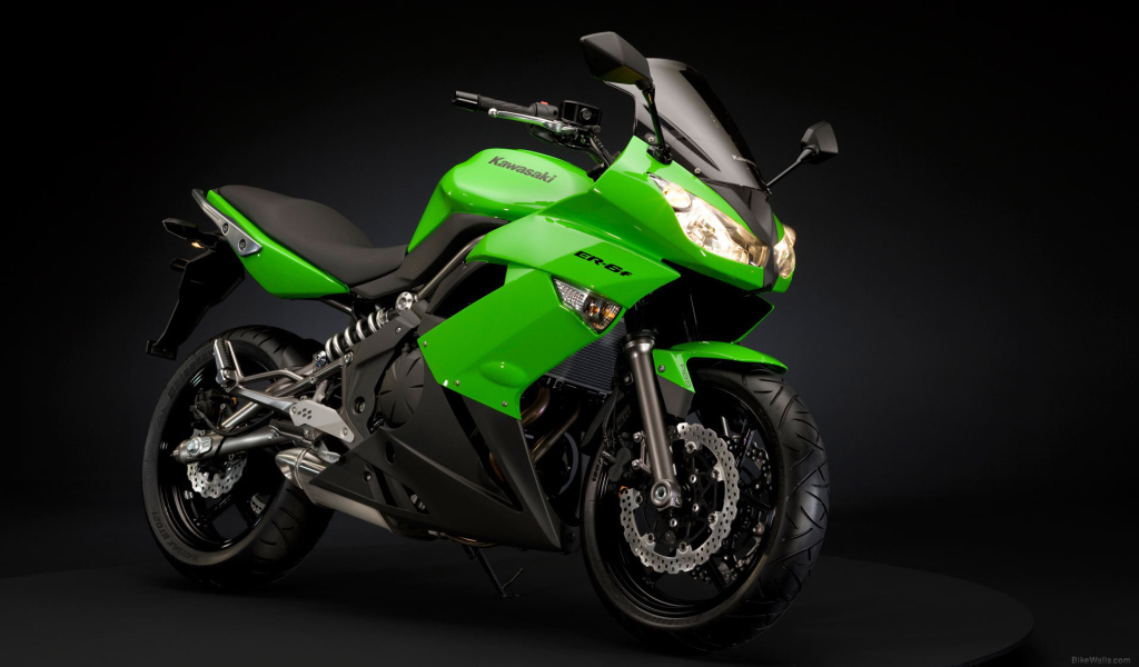 Мотоцикл модели Kawasaki ER-6f