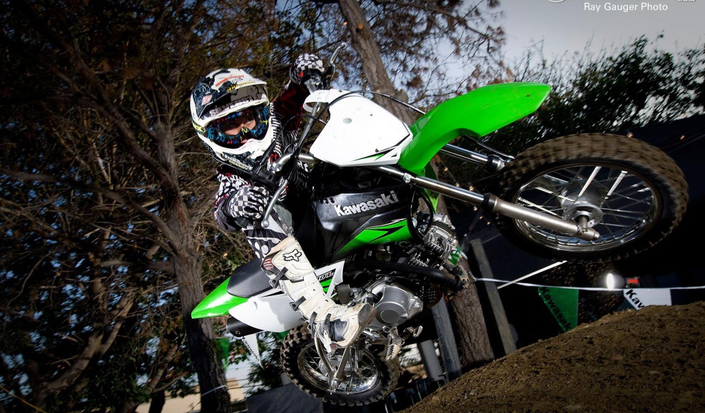 Мотоцикл модели Kawasaki KLX 110