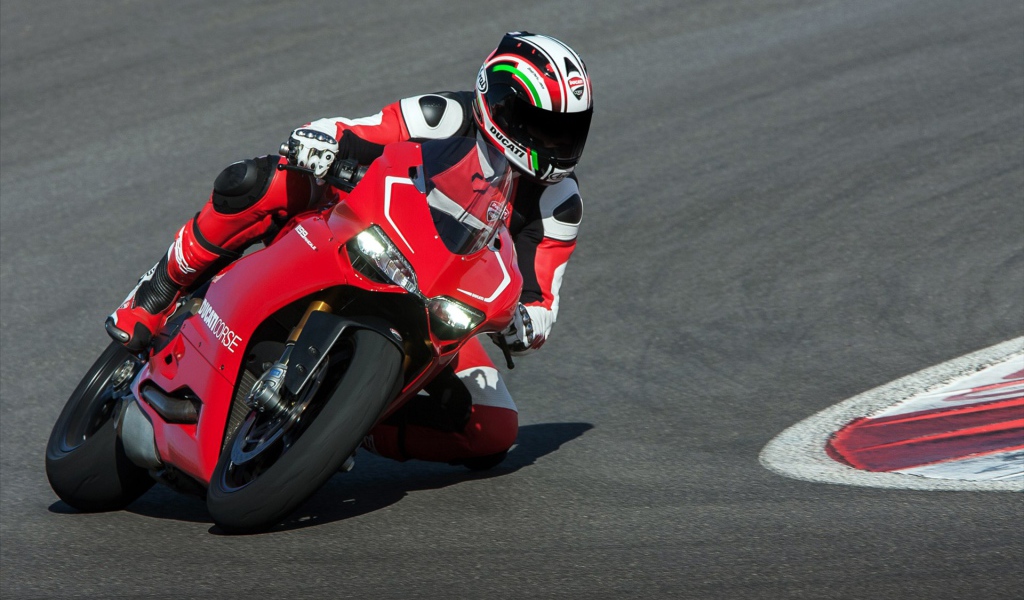 Быстрый мотоцикл Ducati Superbike 1199 Panigale