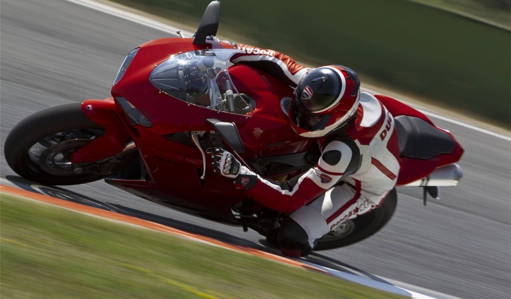 Быстрый мотоцикл Ducati Superbike 848 Evo