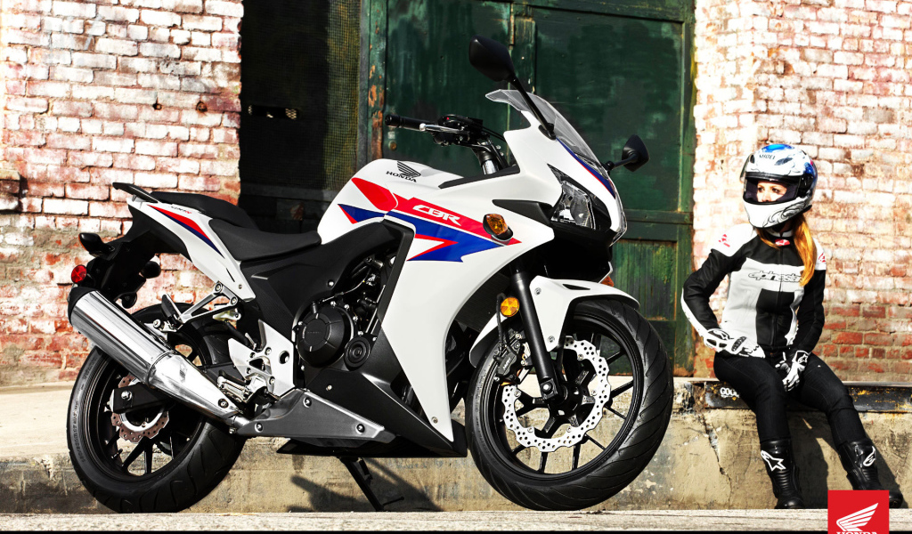 Быстрый мотоцикл Honda CBR 500 R