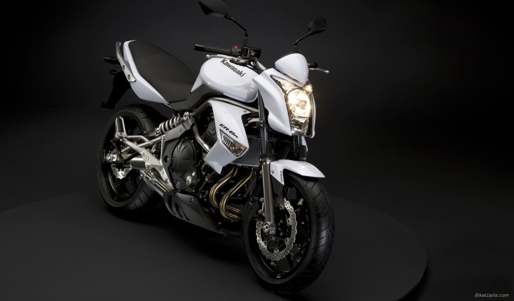 Быстрый мотоцикл Kawasaki ER-6f