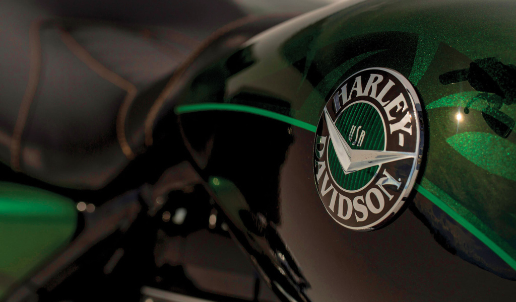 Быстрый мотоцикл Harley-Davidson CVO Road King