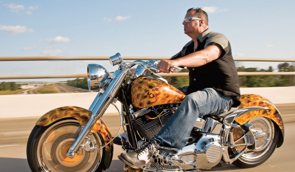 Быстрый мотоцикл Harley-Davidson Fat Boy