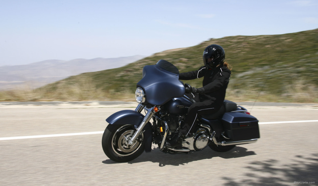 Быстрый мотоцикл Harley-Davidson Street Glide