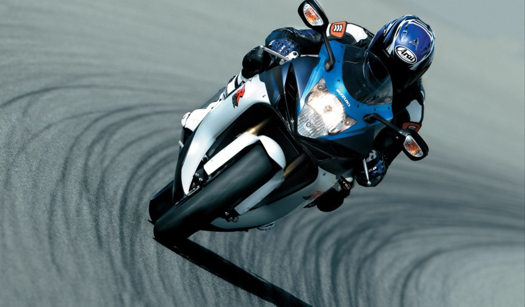 Быстрый мотоцикл Suzuki GSX-R 750