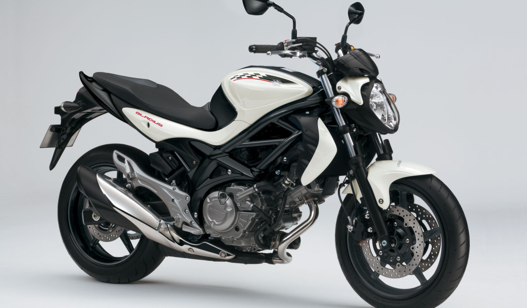 Быстрый мотоцикл Suzuki SFV 650