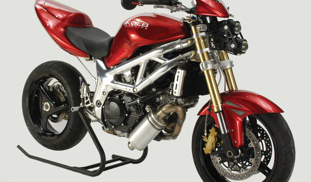 Быстрый мотоцикл Suzuki SV 650 S