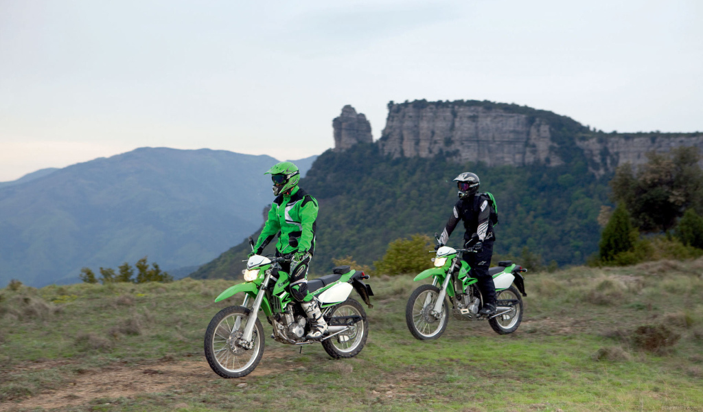 Быстрый мотоцикл Kawasaki KLX 250