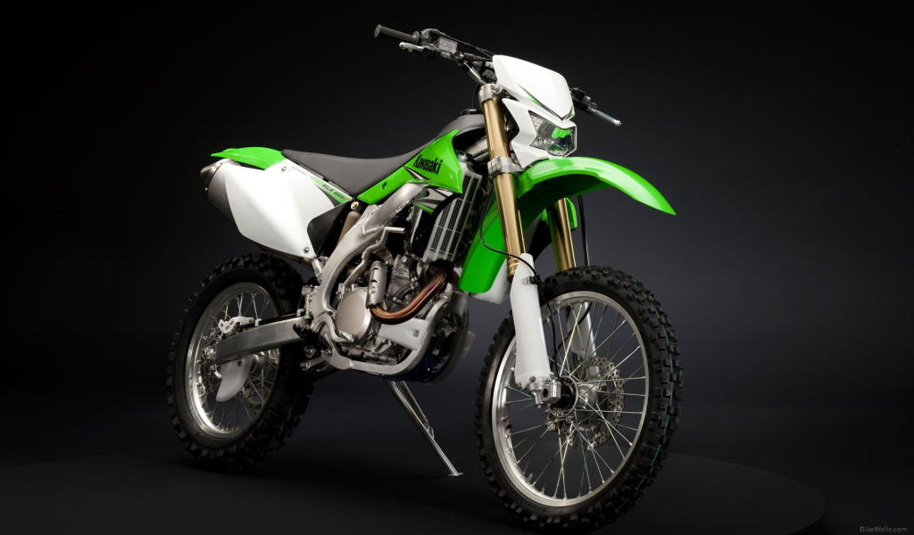 Быстрый мотоцикл Kawasaki KLX 450 R