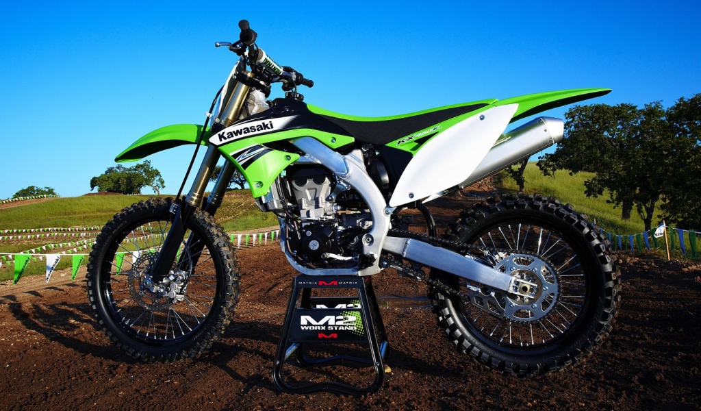 Быстрый мотоцикл Kawasaki KX 450 F