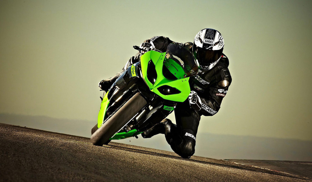 Быстрый мотоцикл Kawasaki Ninja ZX-6R