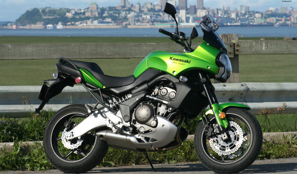 Быстрый мотоцикл Kawasaki Versys