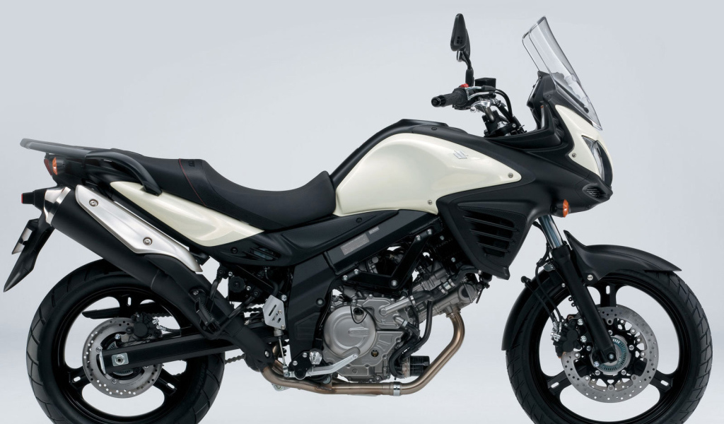 Быстрый мотоцикл Suzuki V-Storm 650 ABS