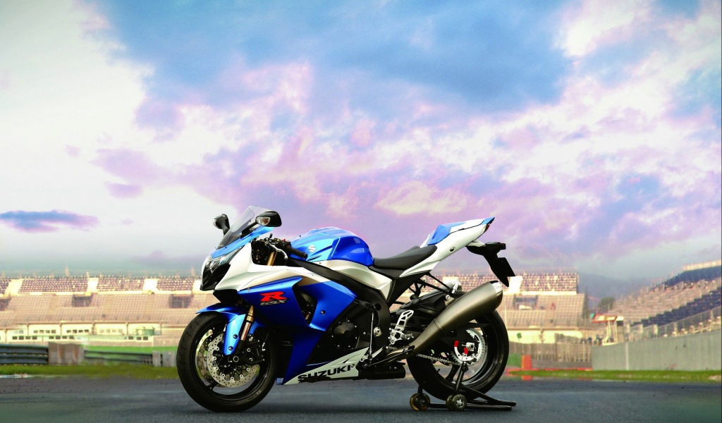 Невероятный мотоцикл Suzuki  GSX 1300 R