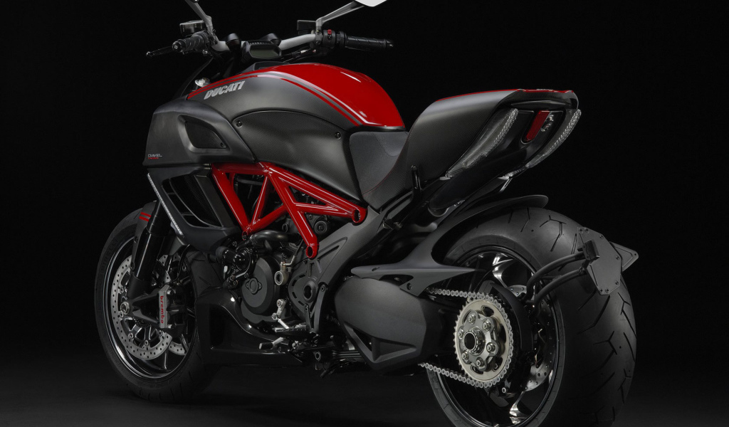 Невероятно быстрый мотоцикл Ducati Diavel