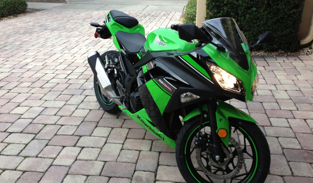 Невероятно быстрый мотоцикл Kawasaki Ninja 300