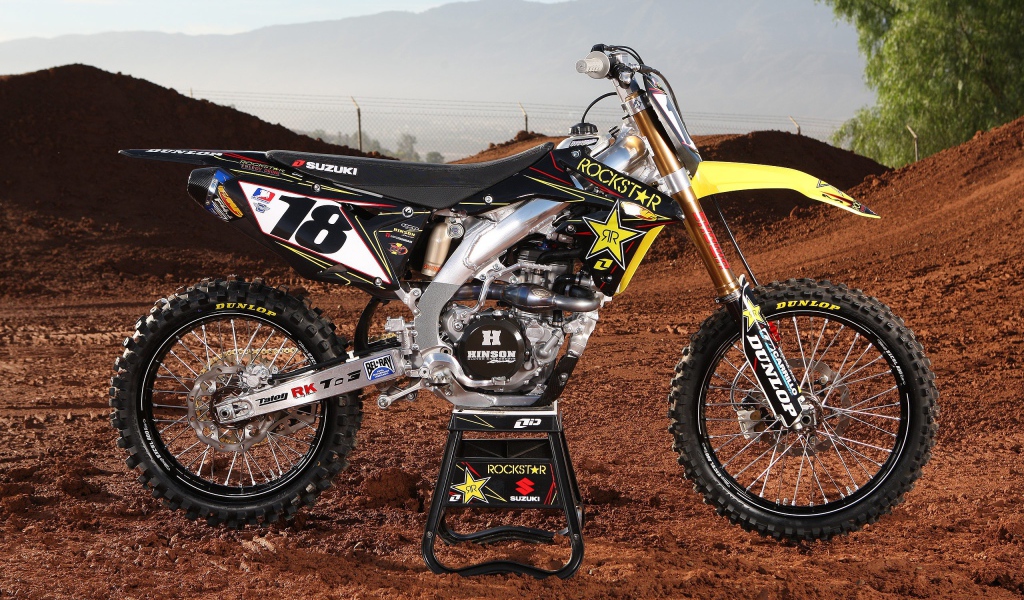 Невероятно быстрый мотоцикл Suzuki RMX 450 Z