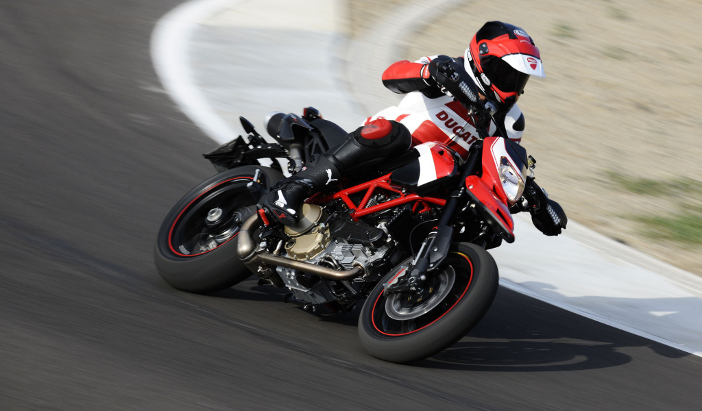 Невероятно быстрый мотоцикл Ducati Hypermotard SP