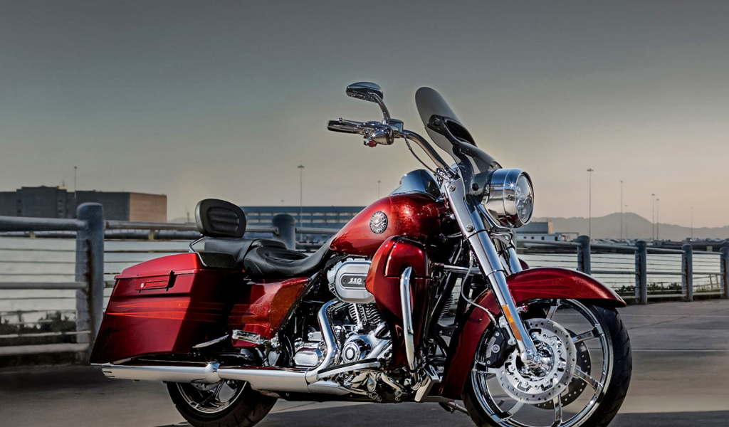 Невероятно быстрый мотоцикл Harley-Davidson CVO Road King