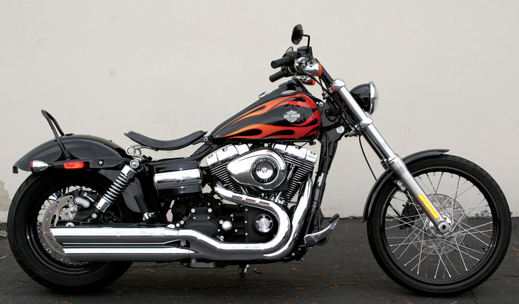Невероятно быстрый мотоцикл Harley-Davidson Dyna Wide Glide