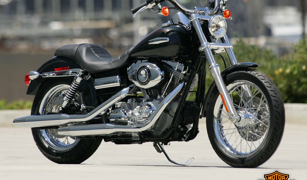 Невероятно быстрый мотоциклHarley-Davidson Dyna Super Glide Custom