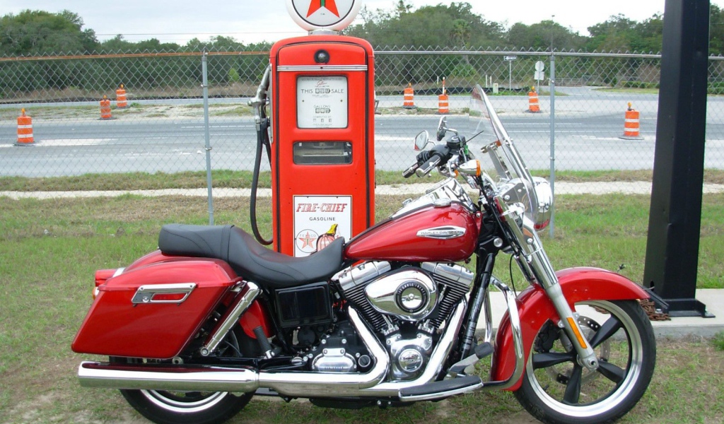 Невероятно быстрый мотоциклHarley-Davidson Dyna Switchback