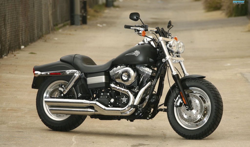 Мотоцикл модели Harley-Davidson Dyna Fat Bob