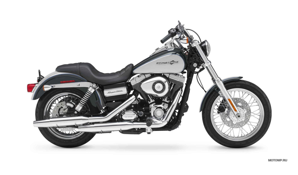 Мотоцикл модели Harley-Davidson Dyna Super Glide Custom