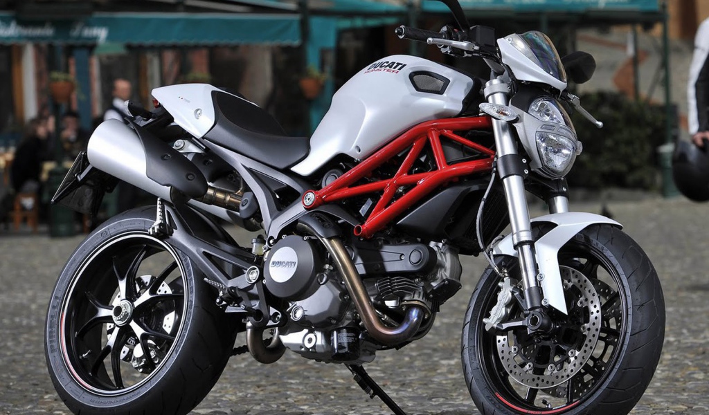 Новый мотоцикл Ducati Monster 796 Corse Stripe