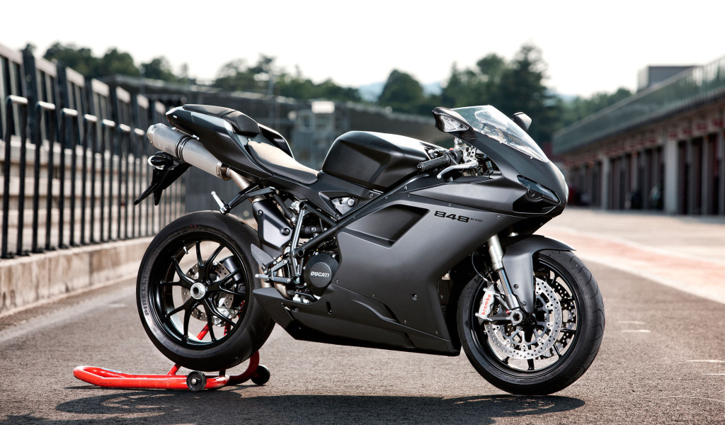 Новый мотоцикл Ducati Superbike 848 Evo