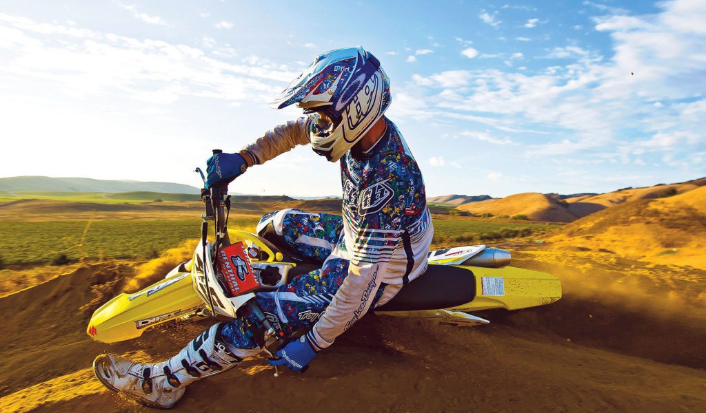 Новый мотоцикл Suzuki RM-Z 250