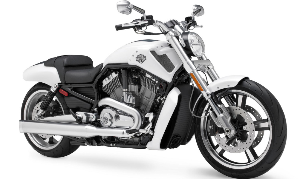 Новый мотоцикл на дороге Harley-Davidson V-Rod Muscle
