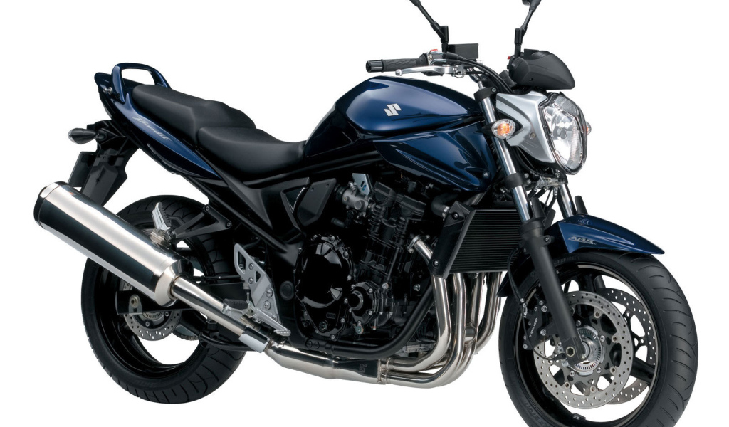 Новый мотоцикл на дороге Suzuki  GSF 650