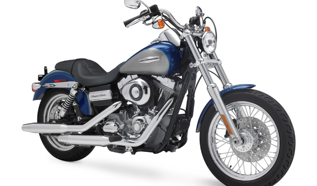Новый мотоцикл Harley-Davidson Dyna Super Glide Custom
