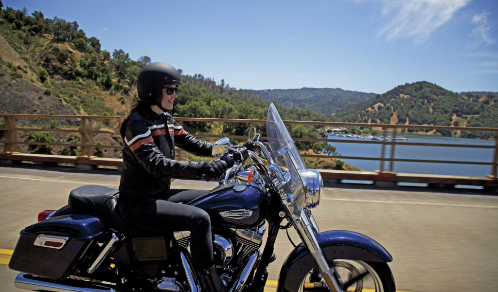 Новый мотоцикл Harley-Davidson Dyna Switchback