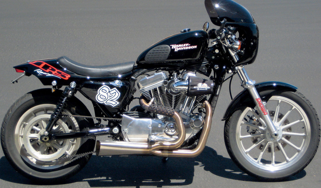 Новый мотоцикл Harley-Davidson XL 883R Sportster Roadster