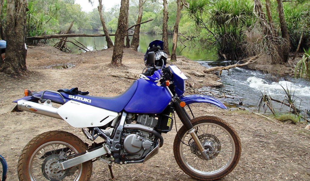 Новый надежный мотоцикл Suzuki DR 650 SE