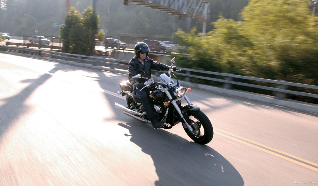 Новый надежный мотоцикл Suzuki Intruder M800