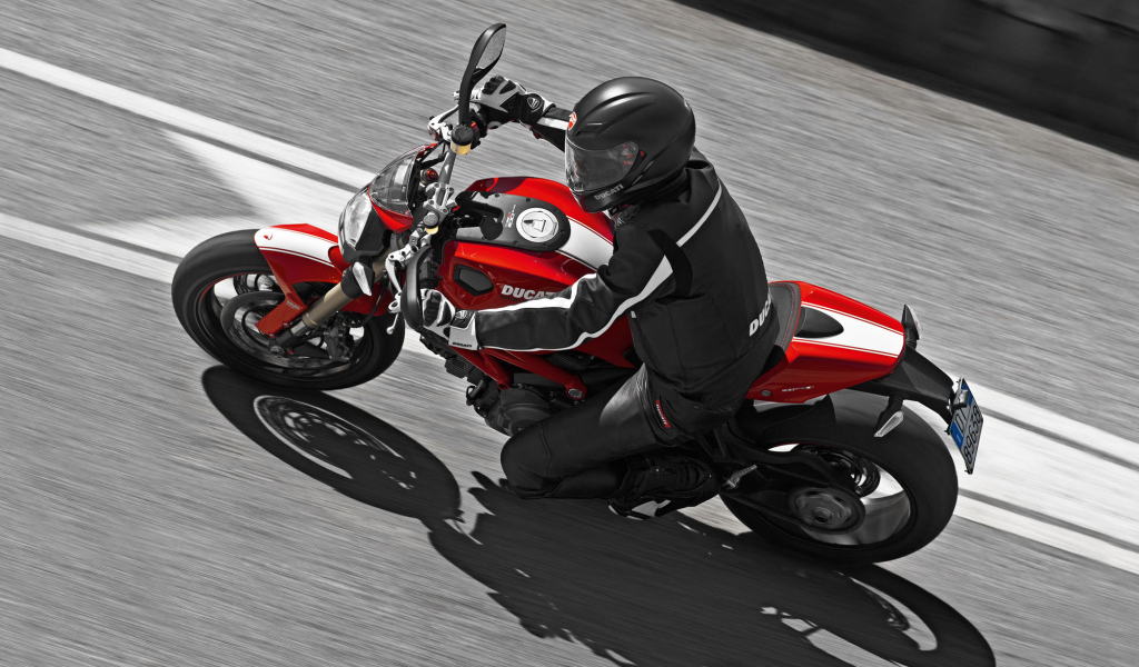 Новый надежный мотоцикл Ducati Monster 796 Corse Stripe