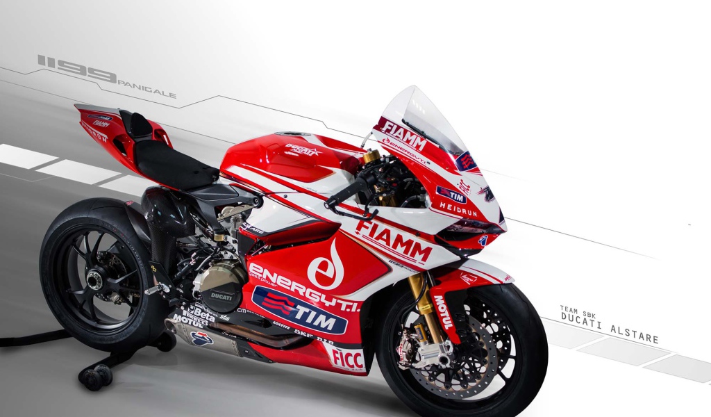 Новый надежный мотоцикл Ducati Superbike 1199 Panigale