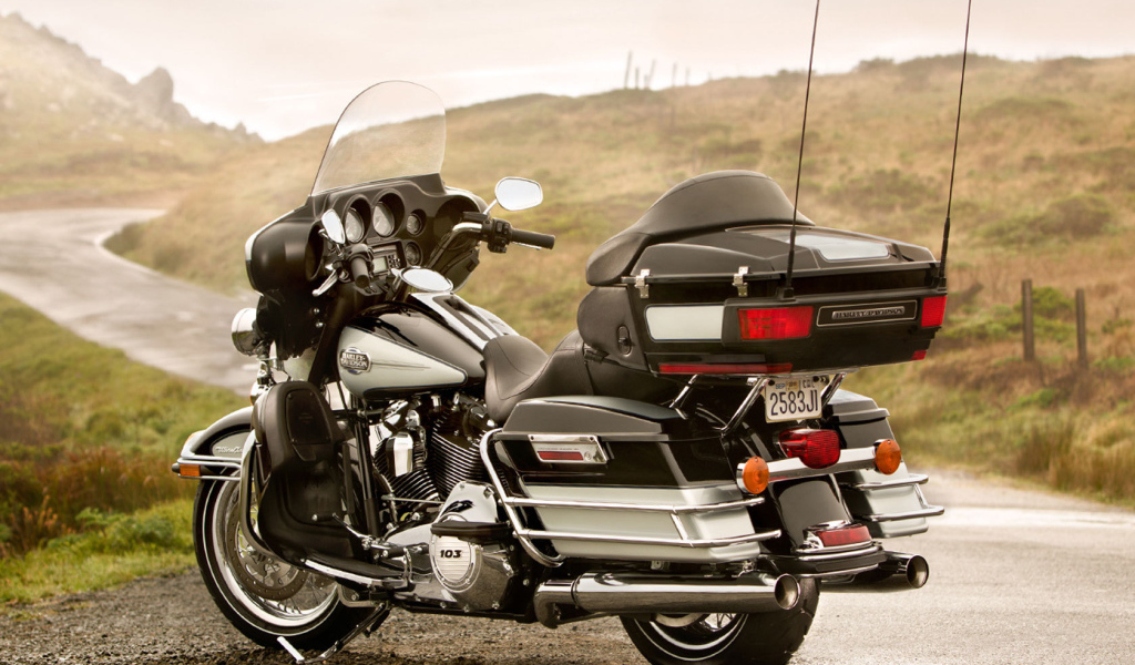 Новый надежный мотоцикл Harley-Davidson CVO Electra Glide Ultra Classic