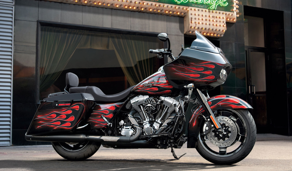 Новый надежный мотоцикл Harley-Davidson CVO Road Glide Custom