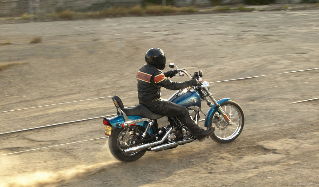 Новый надежный мотоцикл Harley-Davidson Dyna Switchback