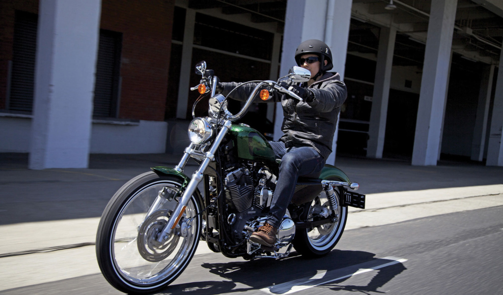 Новый надежный мотоцикл Harley-Davidson XL 1200V Sportster Seventy-Two