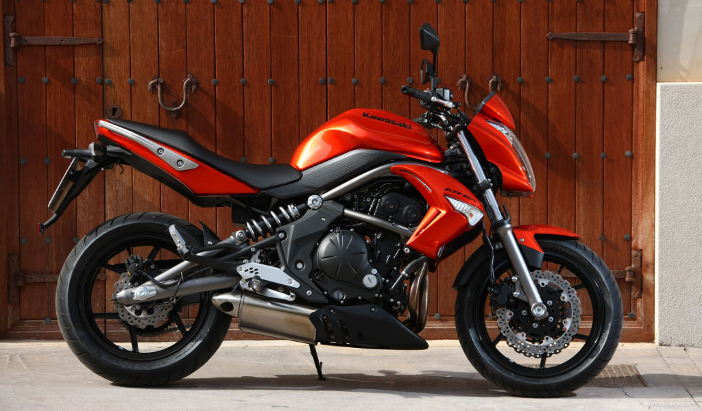 Новый надежный мотоцикл Kawasaki ER-6n